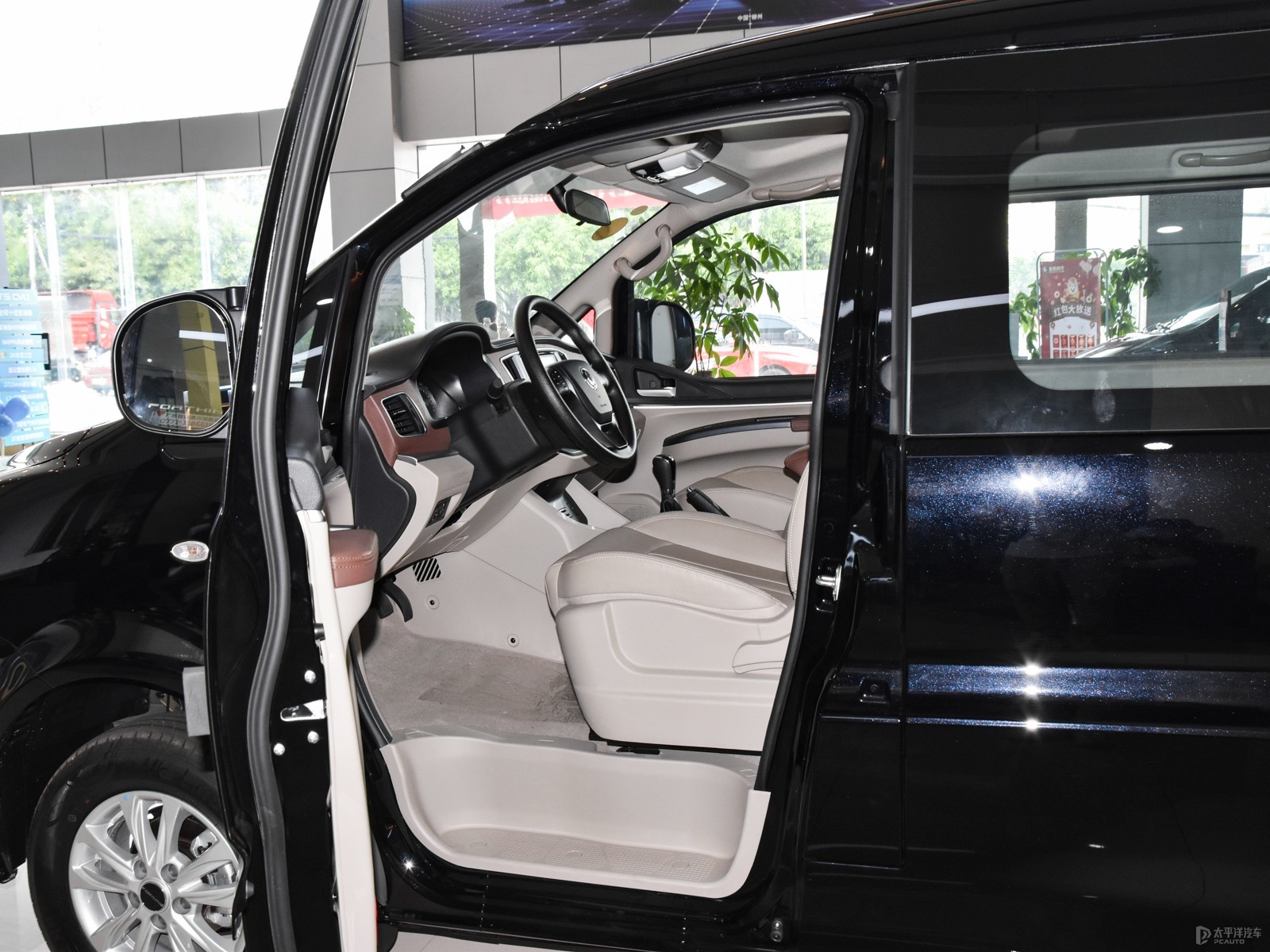 菱智 2022款 奋斗款 M5L 1.6L 豪华型 7座空间